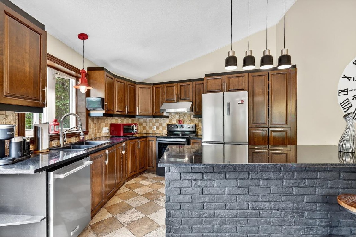 Exceptionally warm and unique home in the Laurentians