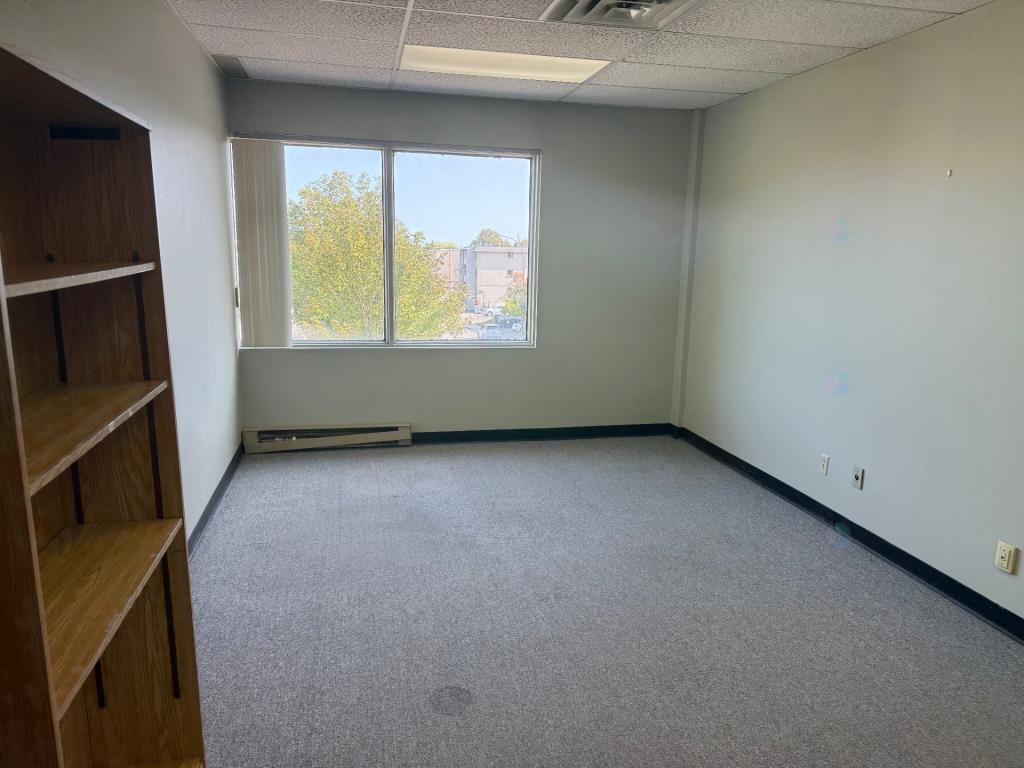 Large office space on 2nd floor 2,900 sqft Montreal Mercier