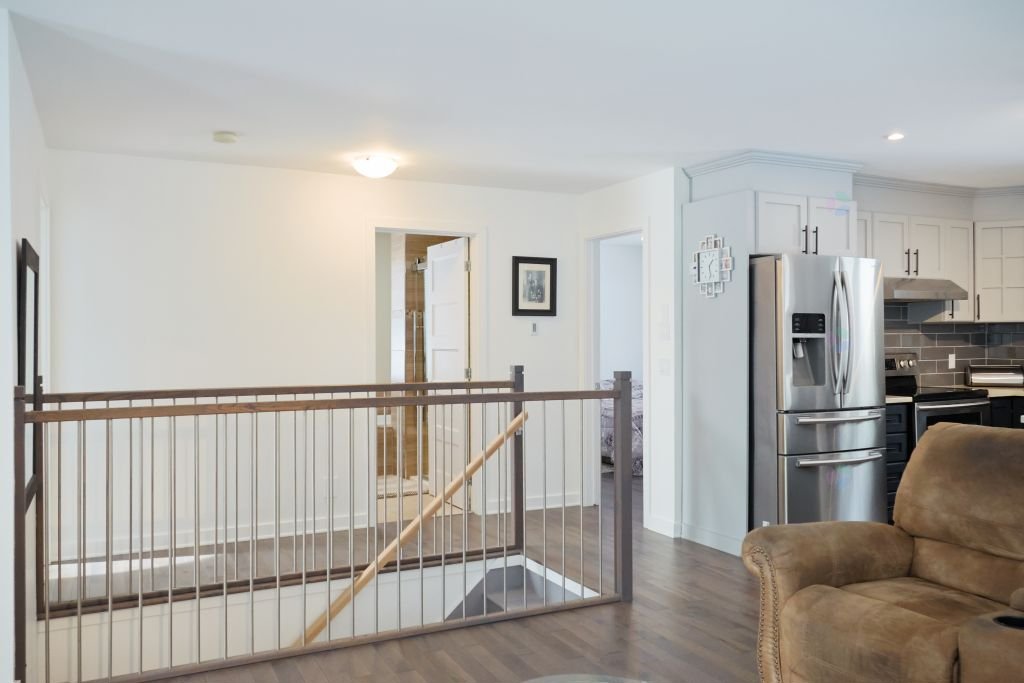 Beautiful, private property with garage, forest in backyard