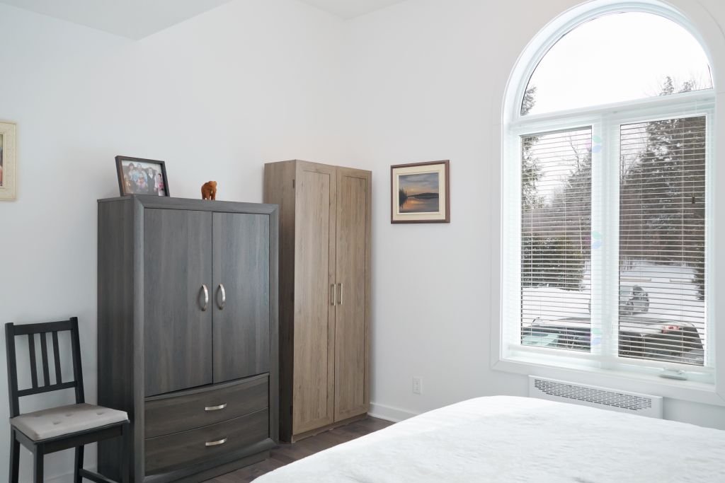 Beautiful, private property with garage, forest in backyard