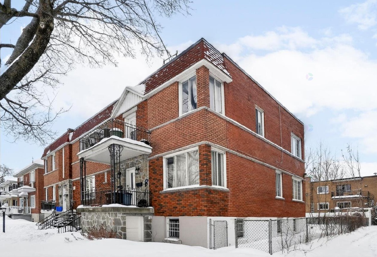 Rare opportunity in Ahuntsic � Detached fourplex 4 garages