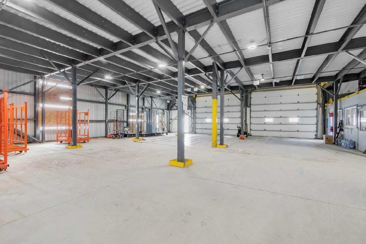 Large Subdividable Warehouse � Mirabel Industrial Park
