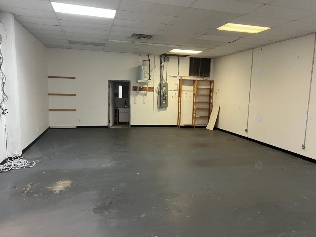 3,400 sqft Prime Location on Jean-Talon Est St-Leonard