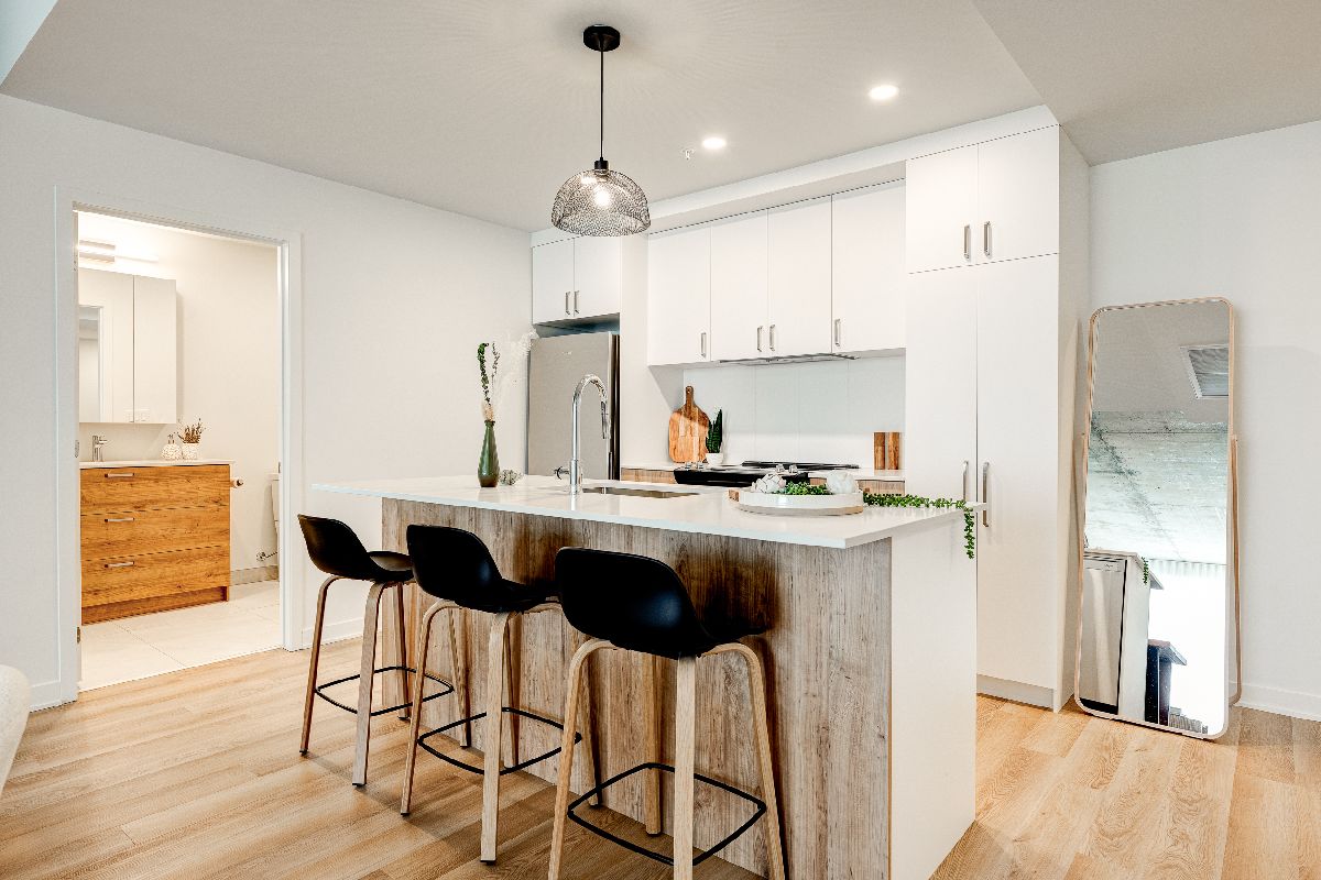 Brand-new all-inclusive condo near the Candiac train station