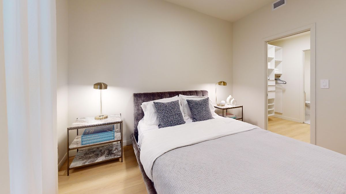 Hemisphere, upscale 3 1/2 condo in Pointe-Claire